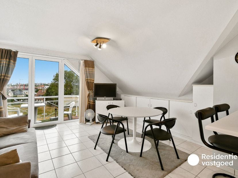 Deze gezellige en instapklare studio bevindt zich in een afgesloten vakantiepark met verwarmd zwembad en is ideaal als tweede verblijf of vakantiewoni