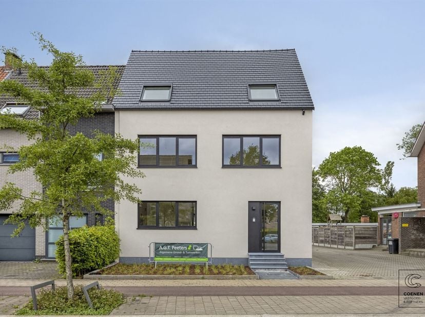 Huis te huur in Schanslaan 10,
                    2150 Borsbeek