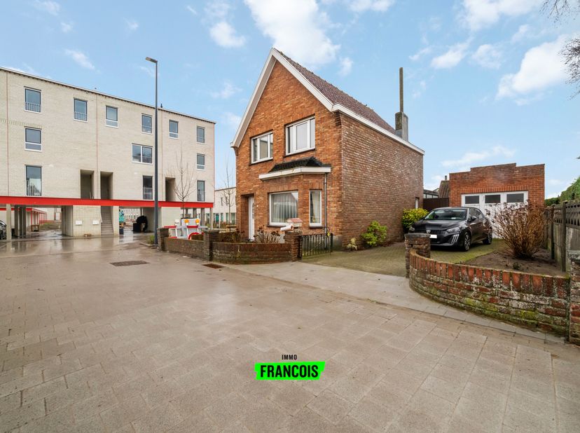 Te renoveren woning met veel potentieel  Zuidstraat 21, Oudenburg<br />
Deze centraal gelegen woning bevindt zich op wandelafstand van openbaar vervoe
