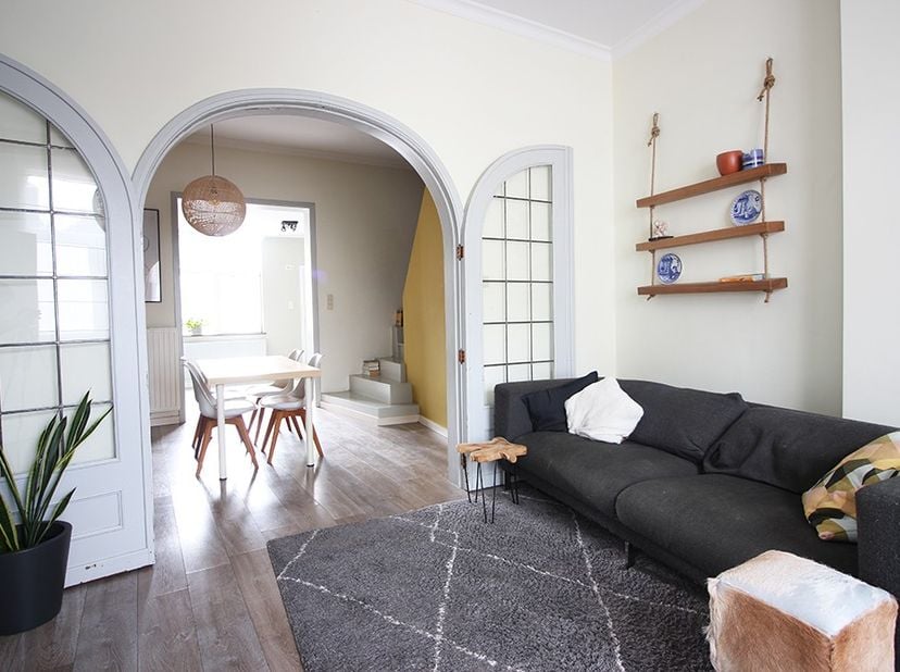 Contacteer Raf voor een bezoek: 0484325180. Vlakbij het centrum van Humbeek kan je deze leuke woning terugvinden. De woning bestaat op het gelijkvloer