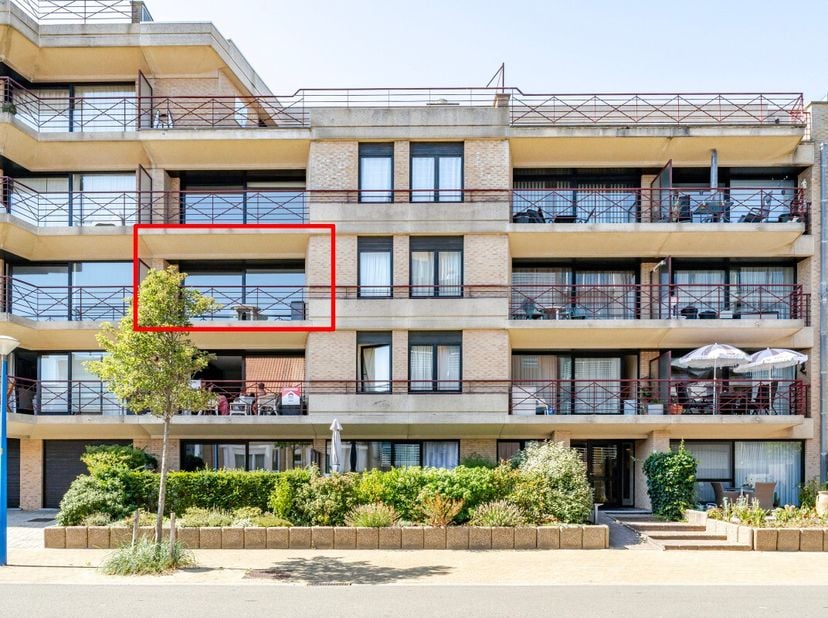Ruim appartement in het centrum van Koksijde, vlak bij openbaar vervoer en winkels. Dit appartement combineert een centrale ligging met een praktische