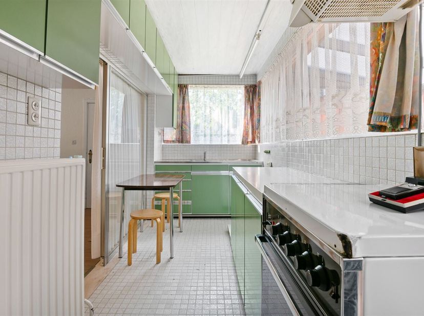 Openhuizendag op zaterdag 13 juni  van 15u30 - 16u30 <br />
Te renoveren woning gelegen op het industrieterrein van Beerse. Grondopp. 1.243 m².<br />