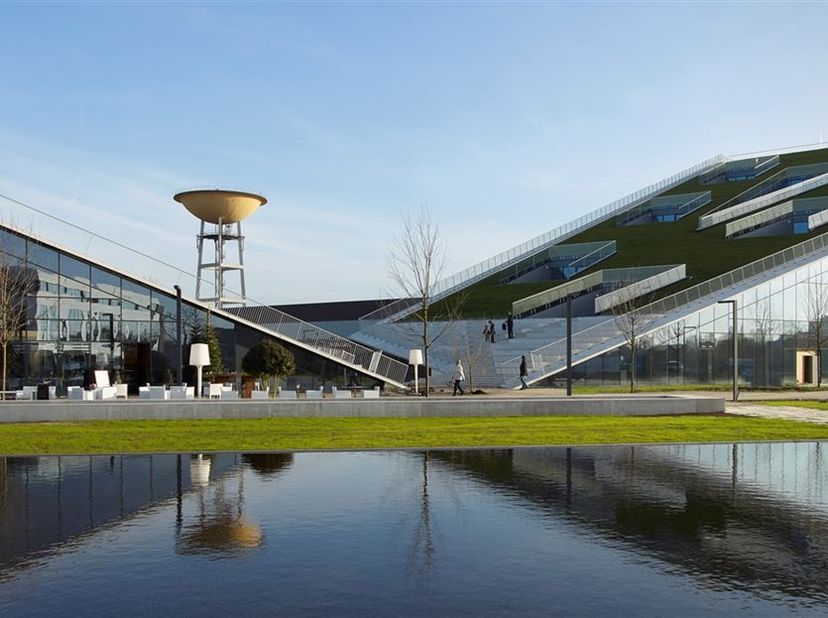 Moderne kantoorruimte van 1.355,56 m² gelegen in de Corda Campus te Hasselt<br />
<br />
Ligging<br />
<br />
- Goede verbinding E313 / nabij trei