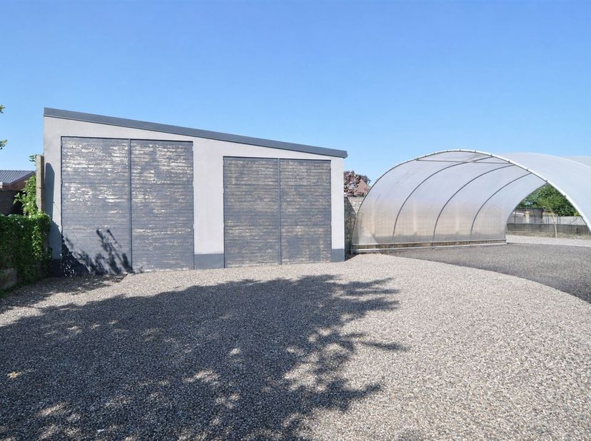 BIEDEN VANAF  95.000 - BID AND BUY JOUW ONLINE BIEDINGSPLATFORM<br />
<br />
Veelzijdige vergunde opslag- en werkhal op een perceel van 1.087 m².<br