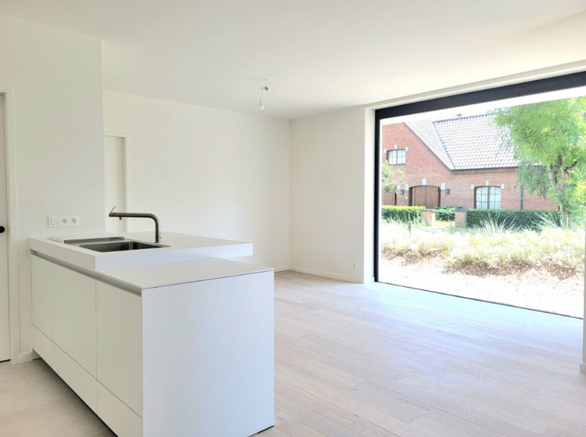 Exclusief appartement gelegen op de gelijkvloerse verdieping van het nieuwbouwproject res. Mare op de hoek van de Leopold II laan en Oostlaan, tussen