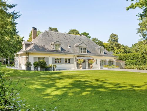                                         Moderne villa te koop in Brasschaat, € 3.995.000
