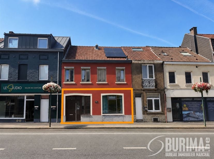 Dorpshuis met uitzicht op de Sint-Materne-basiliek.<br />
Biedingen vanaf 80.000 euro; directe verkoopprijs 95.000 euro<br />
Meer informatie en een