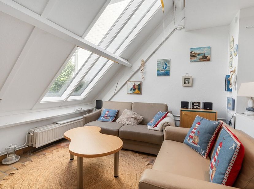 Maison de vacances chaleureusement aménagée avec 1 chambre, terrasse, petit jardin et emplacement de parking, située dans un domaine de vacances calme
