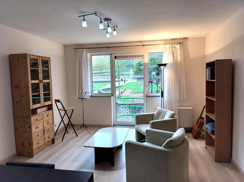 Appartement à vendre en plein centre de Louvain, à proximité de l'hôpital universitaire Gasthuisberg et des accès aux autoroutes E40 et E314. Situé au