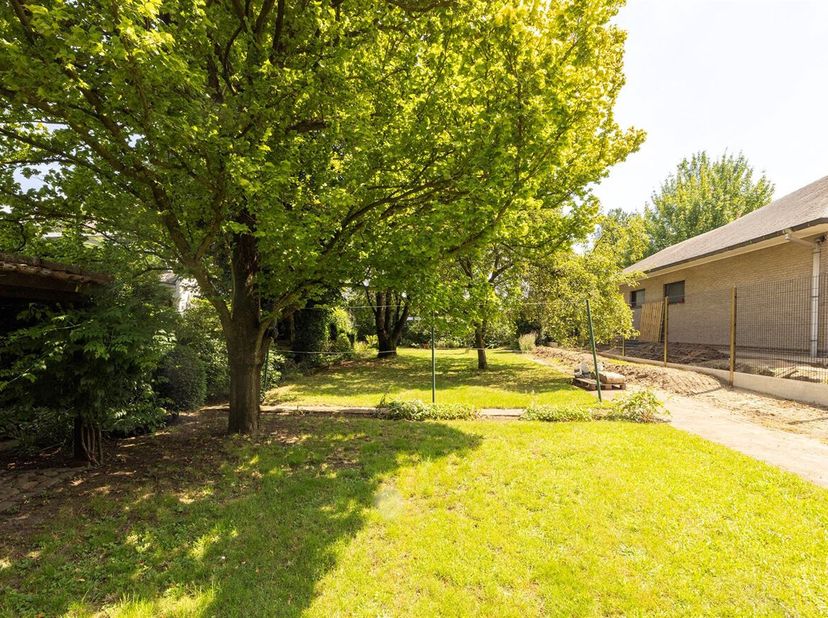 Bouwgrond voor OB op een perceel van 530m²<br />
Locatie: Gelegen in een rustige en kindvriendelijke buurt in het centrum van Noorderwijk, met alle fa