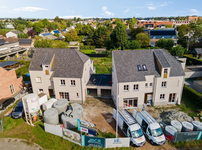 Project in Burgemeester J. Van Aperenstraat 56-58,
                    2320 Hoogstraten