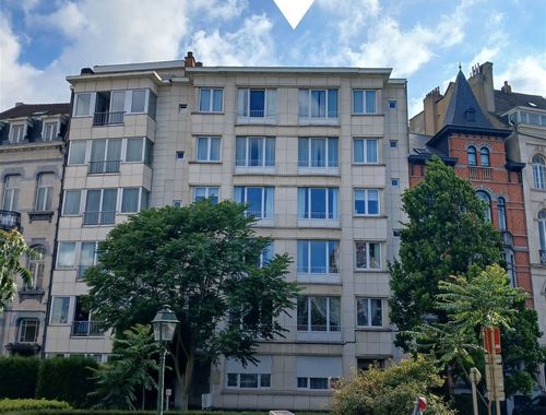                                         Studio avec coin lit à louer à Etterbeek, € 980
