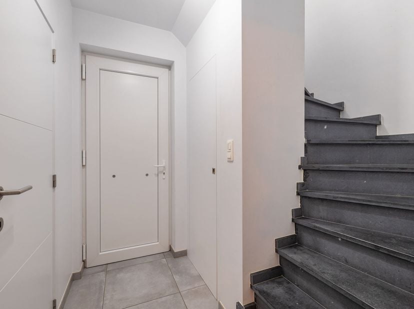 Energiezuinige woning met 3 slaapkamers en polyvalente zolderruimte in een kindvriendelijke straat<br />
Deze recente woning werd gebouwd in 2018 en