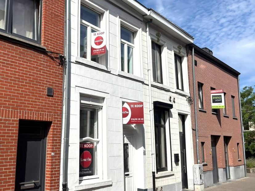 Bent u op zoek naar een instapklare woning in het bruisende centrum van Leuven?<br />
Dan is deze charmante, volledig gerenoveerde stadswoning precies