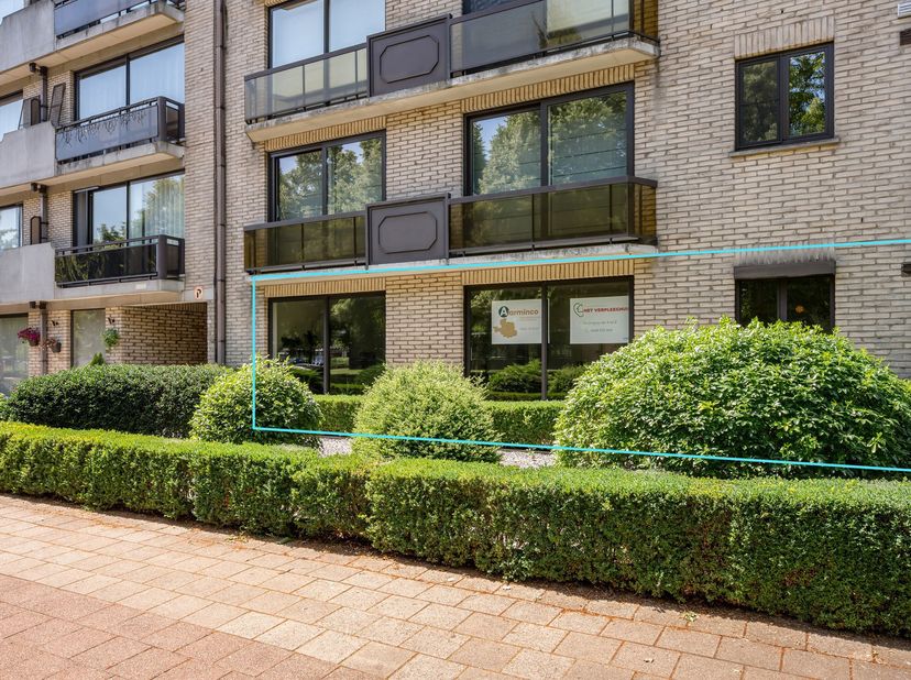Ruim appartement van ca. 170 m² met 3 slaapkamers, garagebox en 2 terrassen op centrale ligging<br />
Gelegen op een centrale locatie, combineert det
