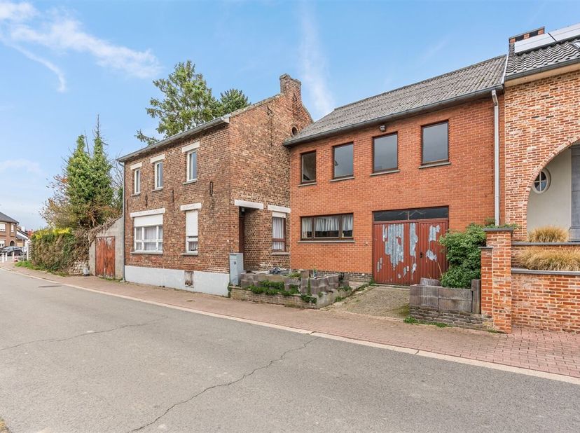 Te Renoveren woning met veel mogelijkheden in het landelijke Velm!<br />
Deze woning met tal van mogelijkheden en ruime slaapkamers, gelegen in het la