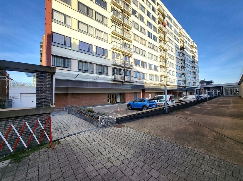 Appartement met 3 slaapkamers en ondergrondse parking in het centrum<br />
Dit aangename, goed onderhouden en functioneel ingedeelde appartement is ge