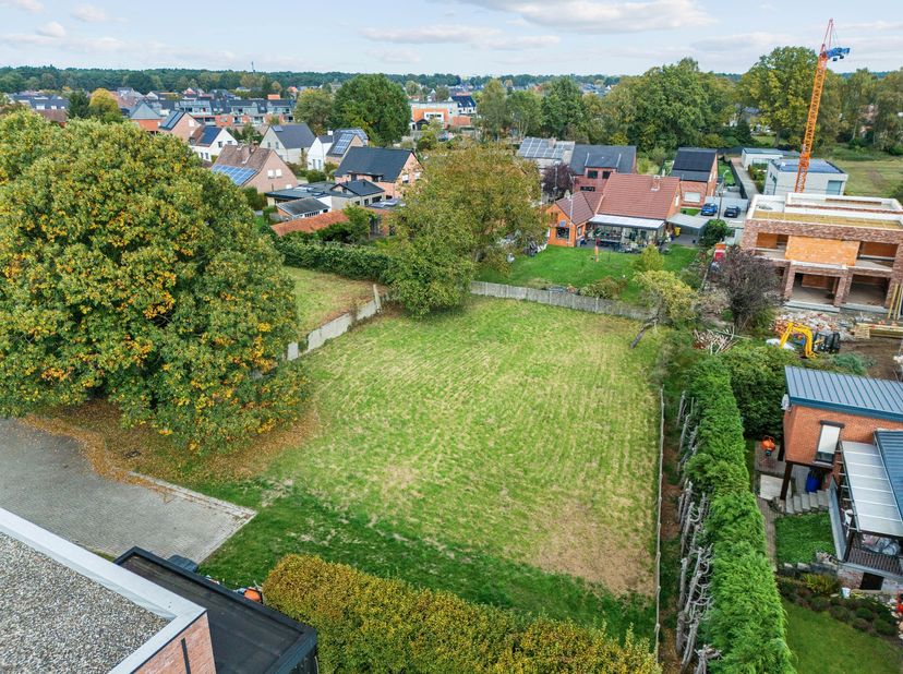 Beau terrain à bâtir dans une impasse d'une superficie de 852 m² à proximité du centre de Mol (Ginderbuiten). Convient pour la construction d'une mais