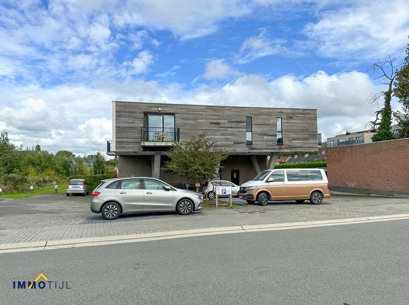 Verhuurde assistentiewoning te Herzele!<br />
In residentie JFK vinden we dit knap appartement, de building heeft verschillende faciliteiten en is erk