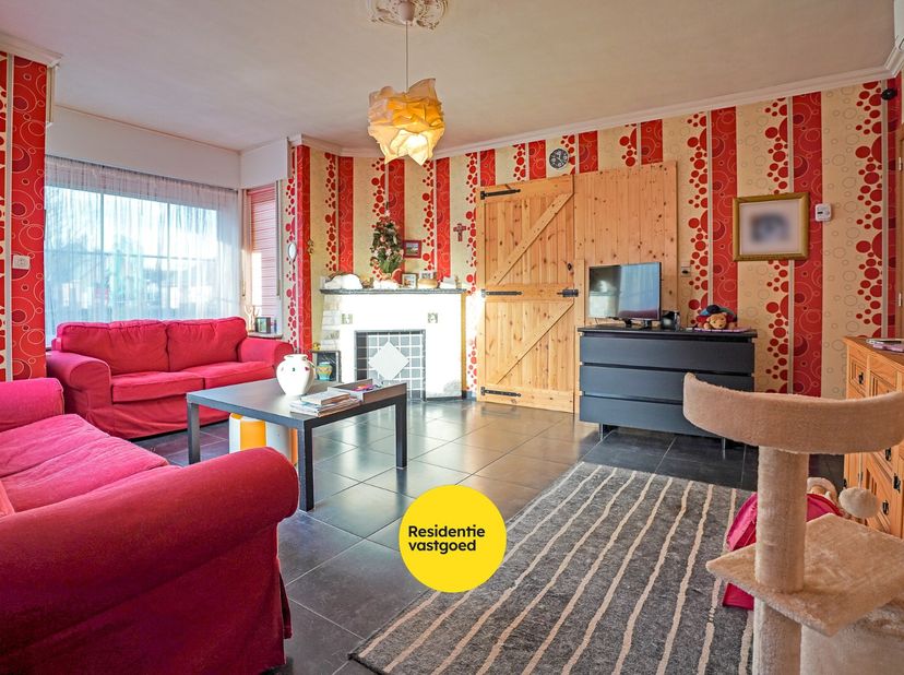 Alleenstaande woning met veel potentieel op een perceel van 655 m² te Houthulst<br />
In een rustige, groene omgeving bevindt zich deze alleenstaande