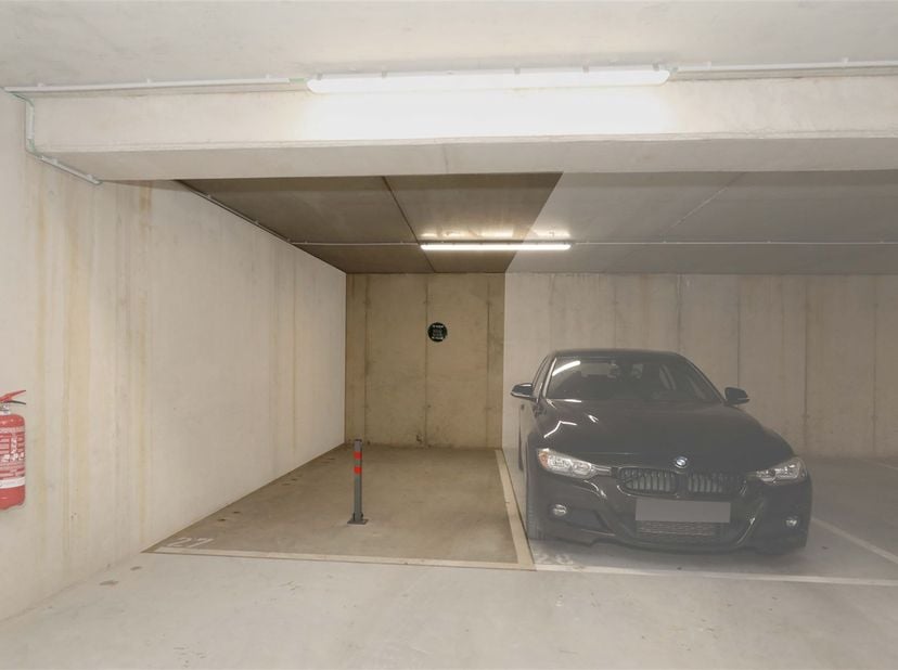 Autostaanplaats midden in het centrum van Hoeselt!<br />
<br />
Midden in de gezellige dorpskern van Hoeselt bevindt zich het gloednieuwe project re