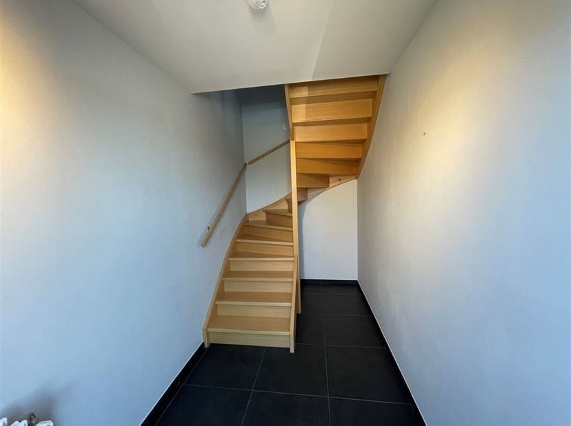 Superbe duplex avec 2 chambres à coucher à Kerkhoven !<br />
* Salon spacieux avec cuisine ouverte<br />
* La cuisine est équipée des appareils suivan