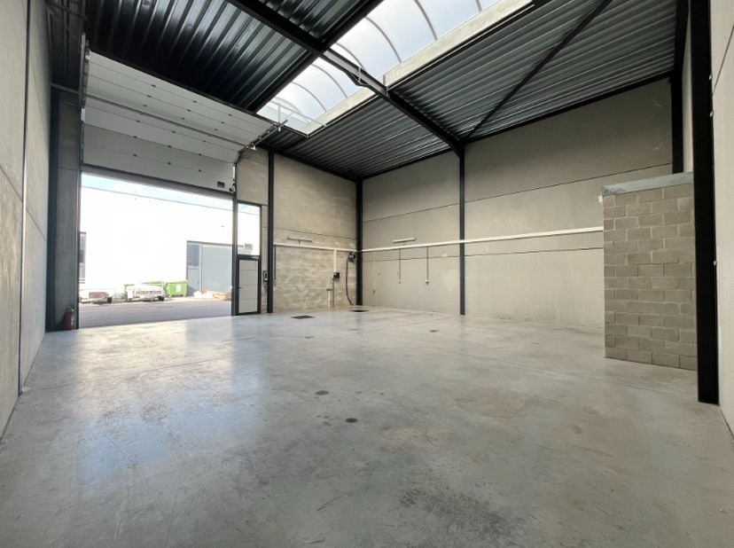 Bedrijfsvastgoed te koop in Blinde-Rodenbachstraat 19 A bus 212,
                    8800 Rumbeke