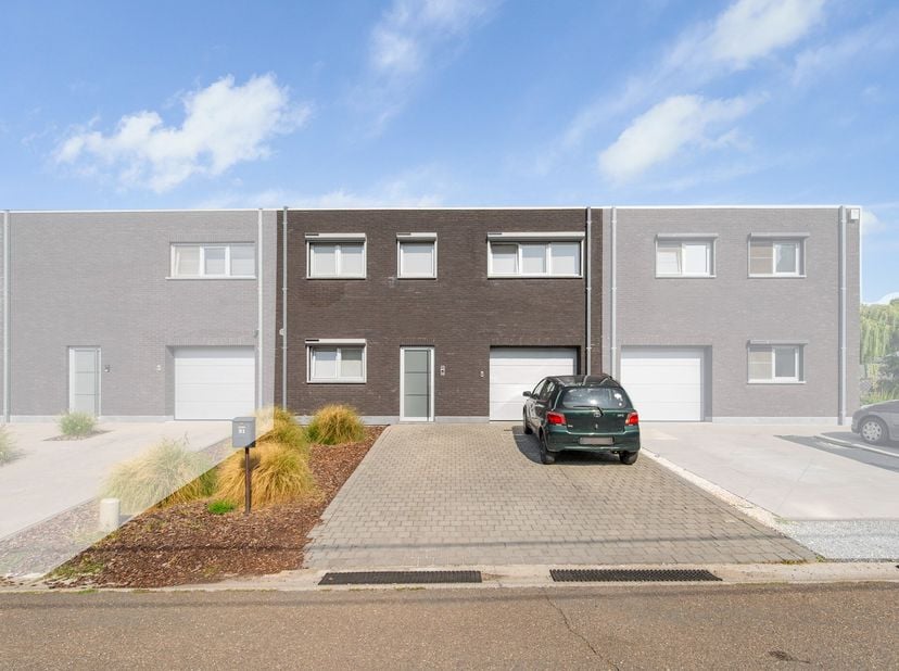 Deze moderne woning is DE ideale gezinswoning want deze heeft werkelijk alle troeven: veel ruimte, rustig gelegen in een kindvriendelijke verkaveling,