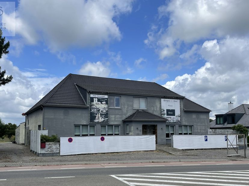 Gelegen aan de Steenweg in het charmante Gingelom biedt dit voormalige restaurant een uitstekende opportuniteit voor ondernemers die op zoek zijn naar