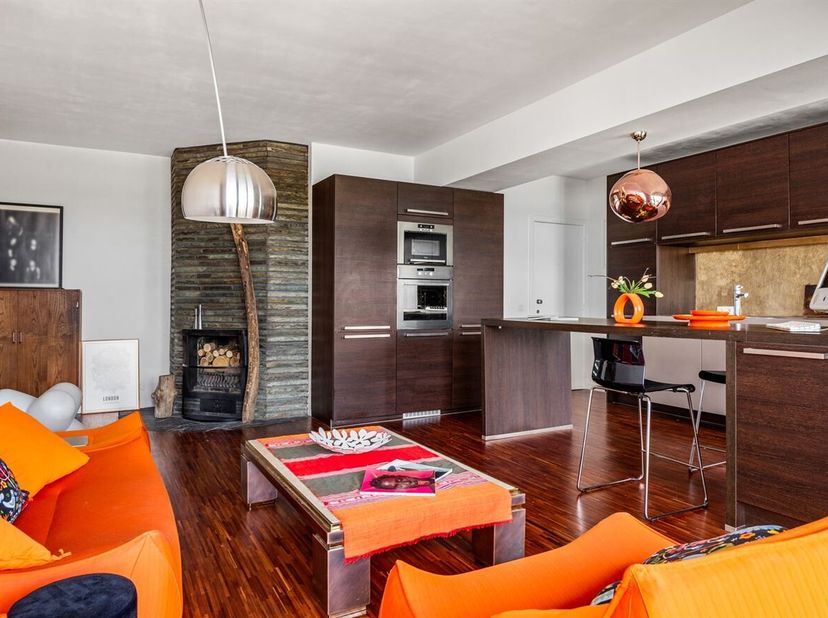 Ligging:<br />
Dit exclusief totaal gerenoveerde appartement geniet van een topligging op de gegeerde Fruithoflaan met een uitstekende Mobiscore. Wink