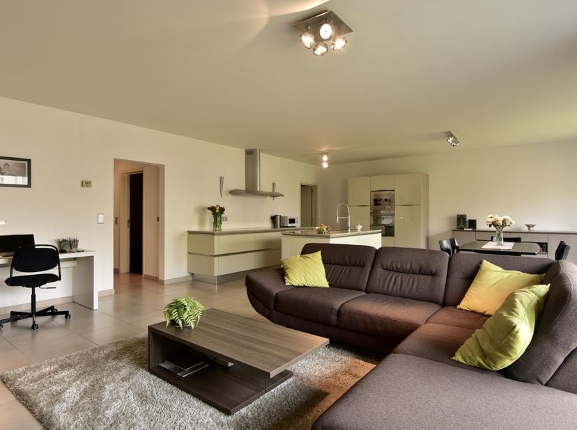 Luxueus en lichtrijk instapklaar appartement in Wommelgem – Toplocatie!<br />
<br />
Een ruim appartement waar luxe, lichtinval en een centrale liggin