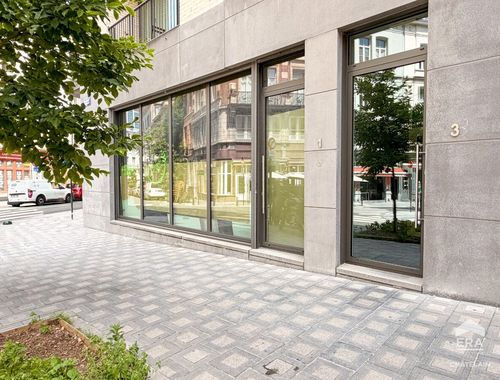                                         Handelsgelijkvloers te koop in Brussel, € 450.000
