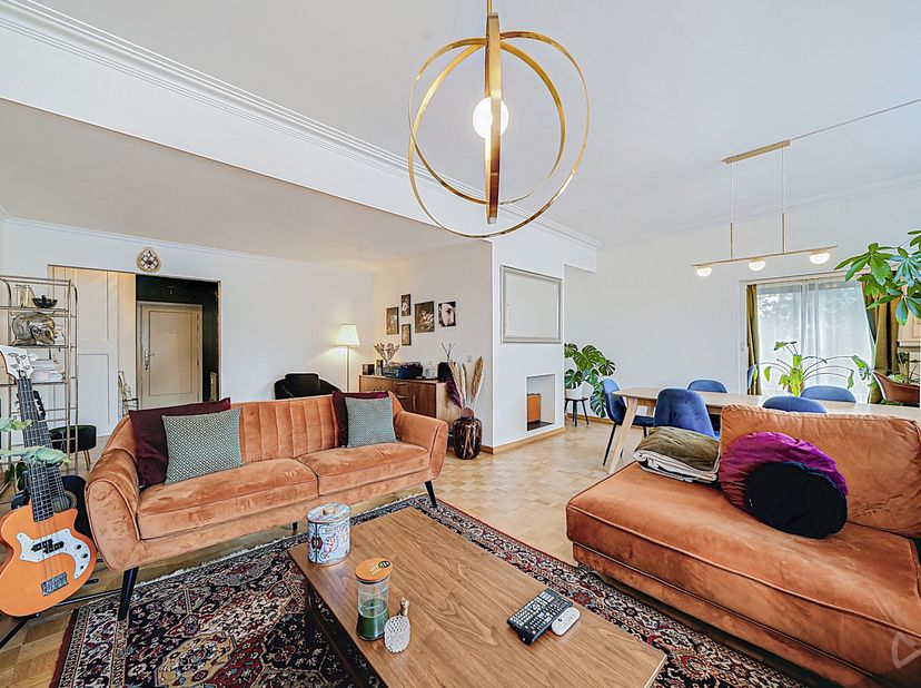 We Invest Ixelles heeft het genoegen u dit prachtige appartement van ± 133 m² (EPB-oppervlakte) voor te stellen, gelegen aan de Avenue d'Italie, in ee