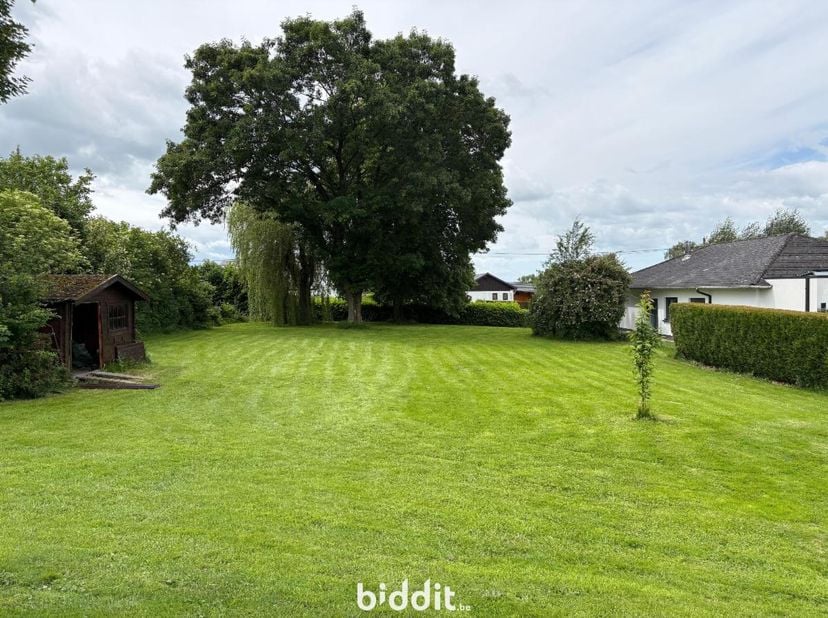 TERRAIN A BÂTIR (LOT 1)<br />
<br />
Magnifique terrain à bâtir situé sur la Commune d’Olne (un des plus beaux villages de Wallonie) – constituant le