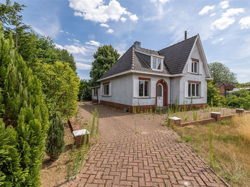 Vrijstaande woning op ±23 are of mogelijkheid tot verkaveling 2 HOB's in Averbode<br />
Net buiten het centrum van Averbode vind je deze vrijstaande w