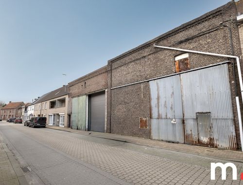                                         Bedrijfsgebouw te koop in Wevelgem, € 185.000
