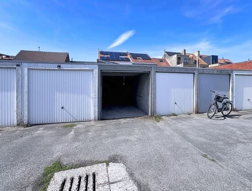                                         Garage à louer à Heist-aan-Zee, € 90

