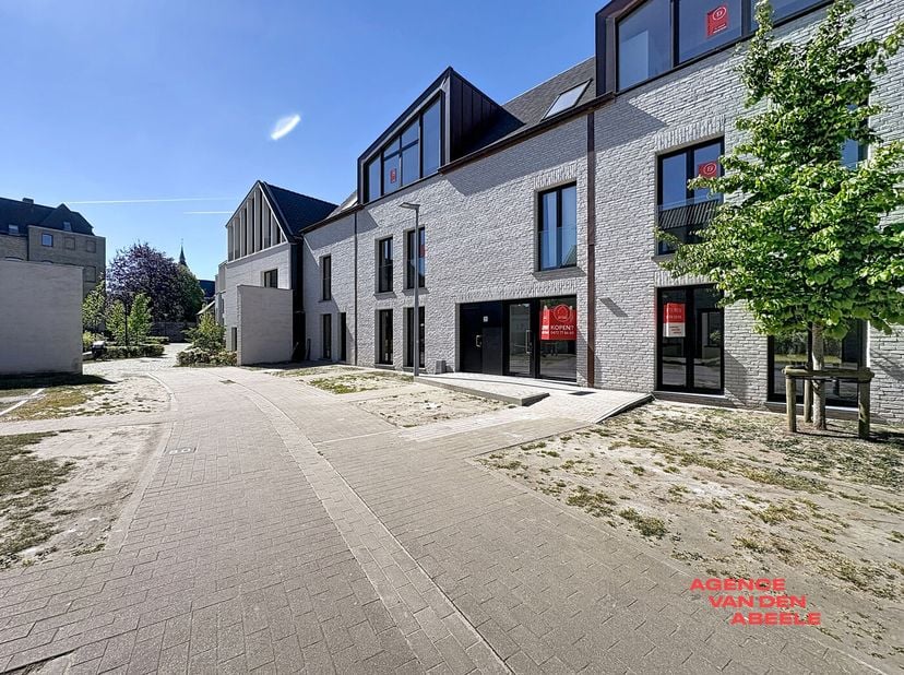 Dit nieuwbouwappartement in Residentie Weylerhof combineert het beste van beide werelden: wonen in het hart van Brugge met de rust van een autovrije s