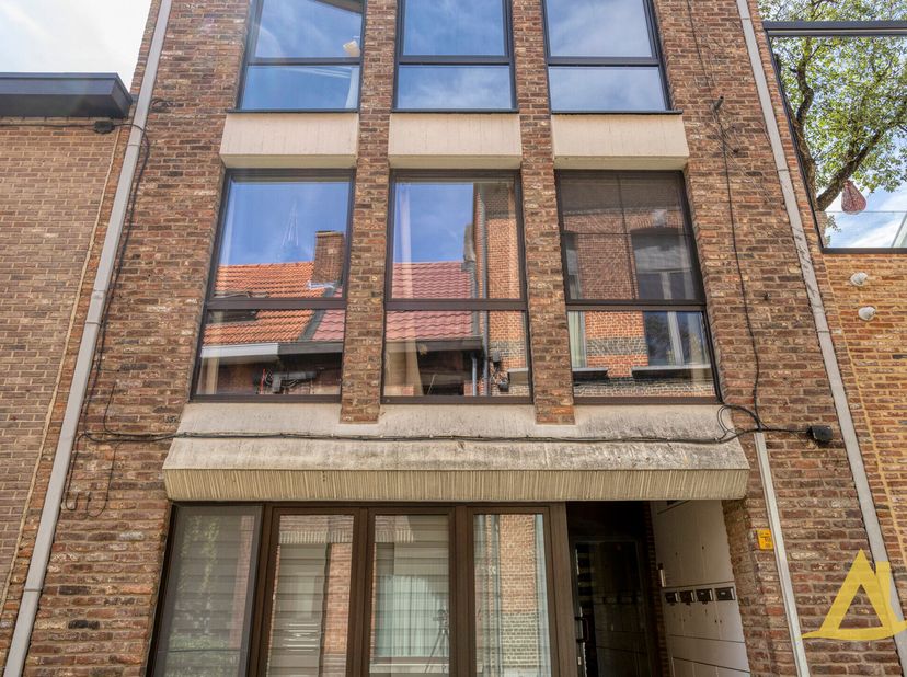 Bent u op zoek naar een stijlvol en volledig instapklaar appartement op een toplocatie? Dit prachtige appartement, gelegen in een bijzonder gezellig e