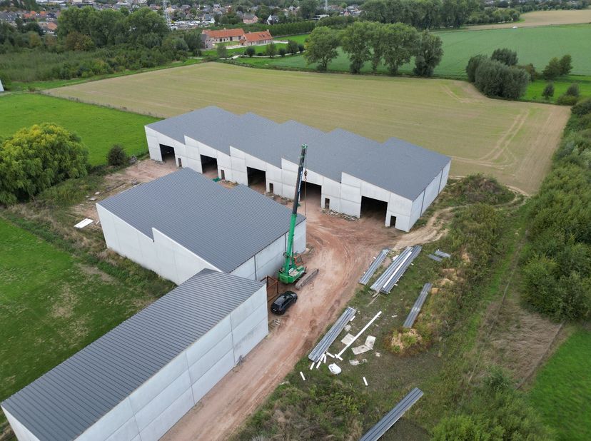 Bien professionnel à vendre à Ardooisesteenweg 319 boîte A,
                    8800 Roeselare