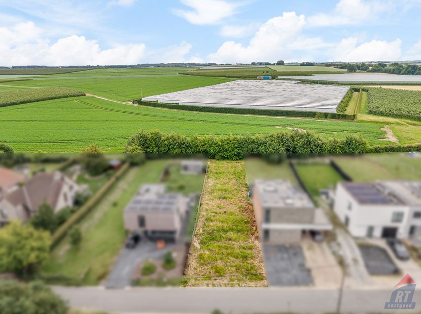 Deze bouwgrond is gelegen in de Langstraat te Velm, op een uiterst rustige locatie nabij het dorpscentrum. Dankzij de nabijheid van de N80 geniet u va