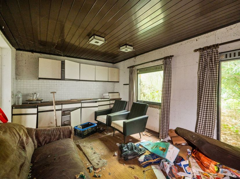 Chalet op groen perceel van 947 m² in Herselt<br />
Locatie:<br />
Dit perceel is rustig gelegen in Worfkes te Herselt, midden in een groene en bosr