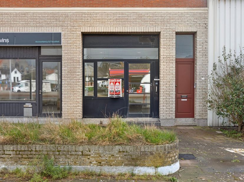Espace de bureau a vendre tout prêt du centre commercial de Coxyde à vendre! Facillement a trouver une place pour ce garer.<br />
Aménagement: espace