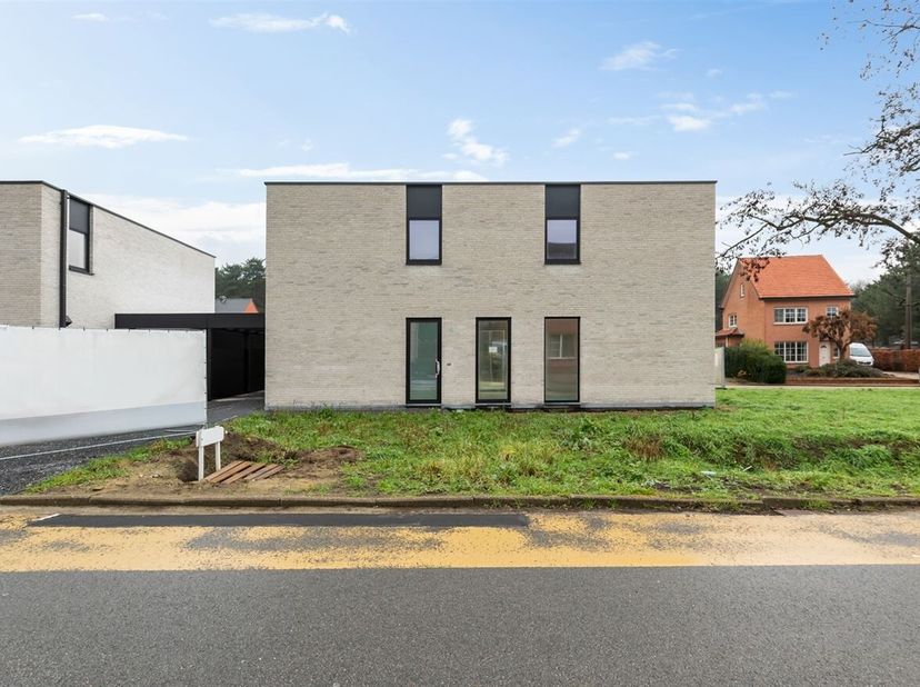 Journée portes ouvertes sur place : mercredi 11/3 de 16h30 à 17h30<br />
Maison moderne en gros oeuvre*nouvelle construction dans la verdure de Zoerle