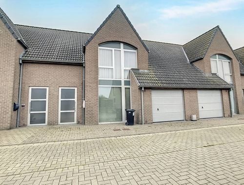                                         Maison à louer à Beveren-aan-den-IJzer, € 800
