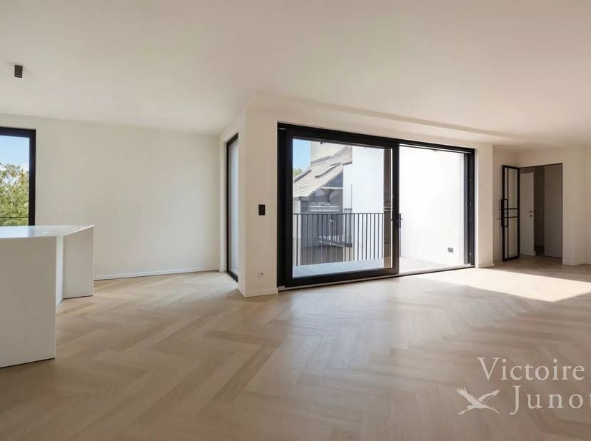 Appartement te koop
                    in 1050 Elsene