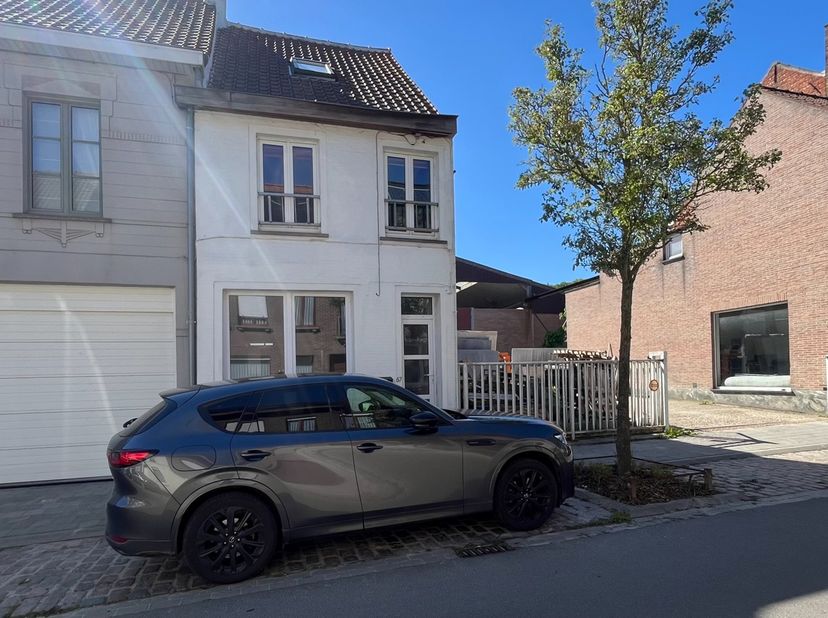 Op zoek naar een comfortabele woning op een centrale ligging in Tielt? Dan is deze woning misschien precies wat u zoekt.<br />
<br />
Algemeen<br />
G