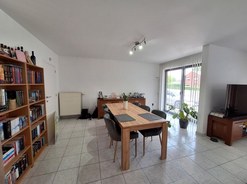 Ruim gelijkvloers appartement te Heusden centrum. <br />
<br />
Dit appartement van +/- 125m² bestaat uit twee slaapkamers, een ingerichte keuken en b