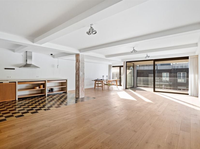 Stijlvol appartement (144m²) met 2 slaapkamers en terras op het Zuid<br />
Ligging:  Ontdek dit prachtige appartement, gelegen in de vernieuwbouwreali