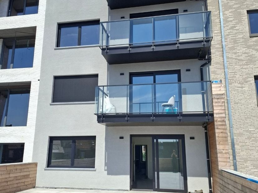 Dit ruime appartement (107 m²) is gelegen op de 1e verdieping in een volledig gerenoveerde residentie. Het appartement heeft heel wat troeven zoals ru